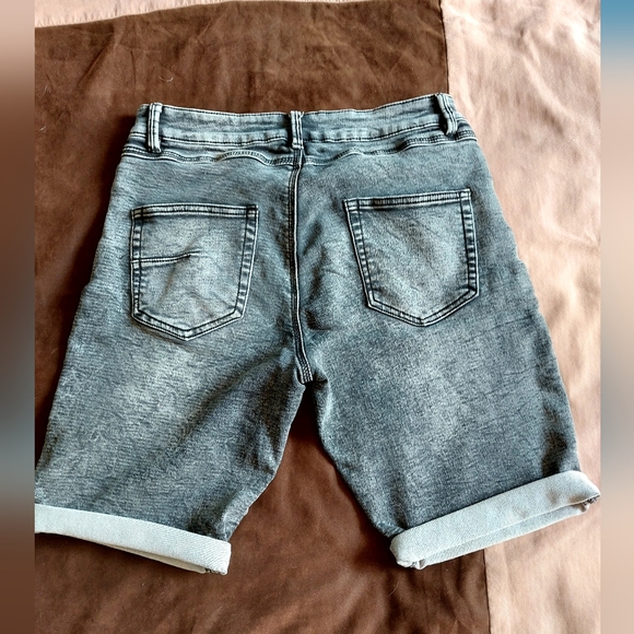 Men's light wash denim shorts - Picture 3 of 5